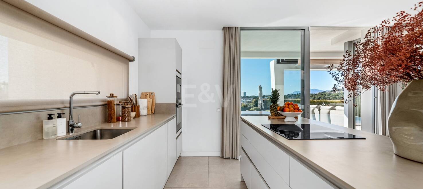 Modern Villa med havsutsikt i Santa Clara, Marbella