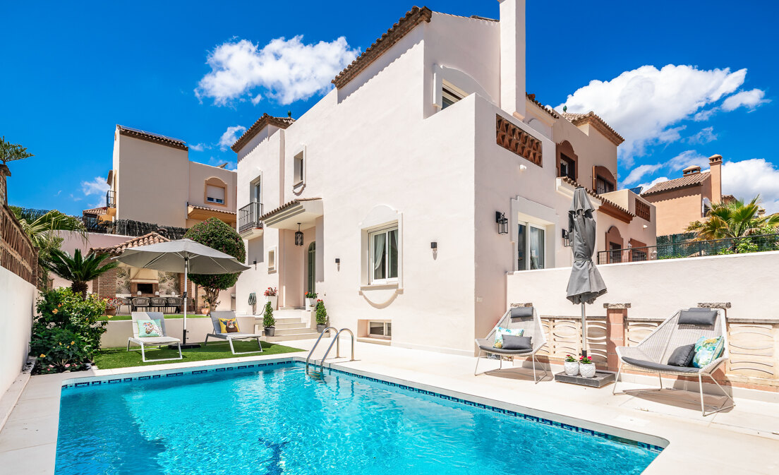 Contemporary Family House with Pool, Games Room & Prime Marbella Location