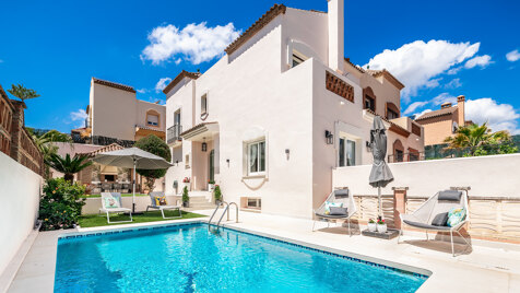 Contemporary Family House with Pool, Games Room & Prime Marbella Location