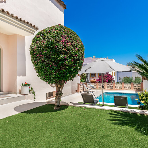 Contemporary Family House with Pool, Games Room & Prime Marbella Location