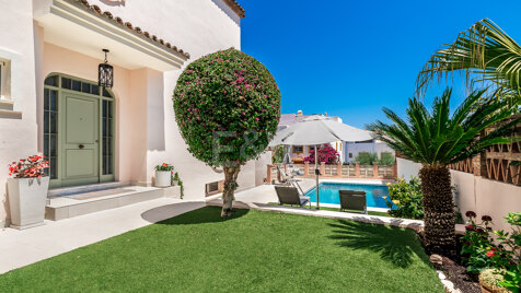 Contemporary Family House with Pool, Games Room & Prime Marbella Location