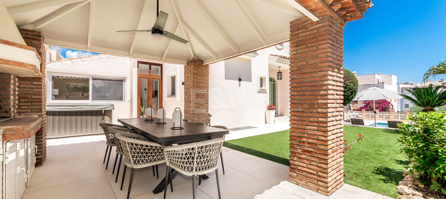 Contemporary Family House with Pool, Games Room & Prime Marbella Location