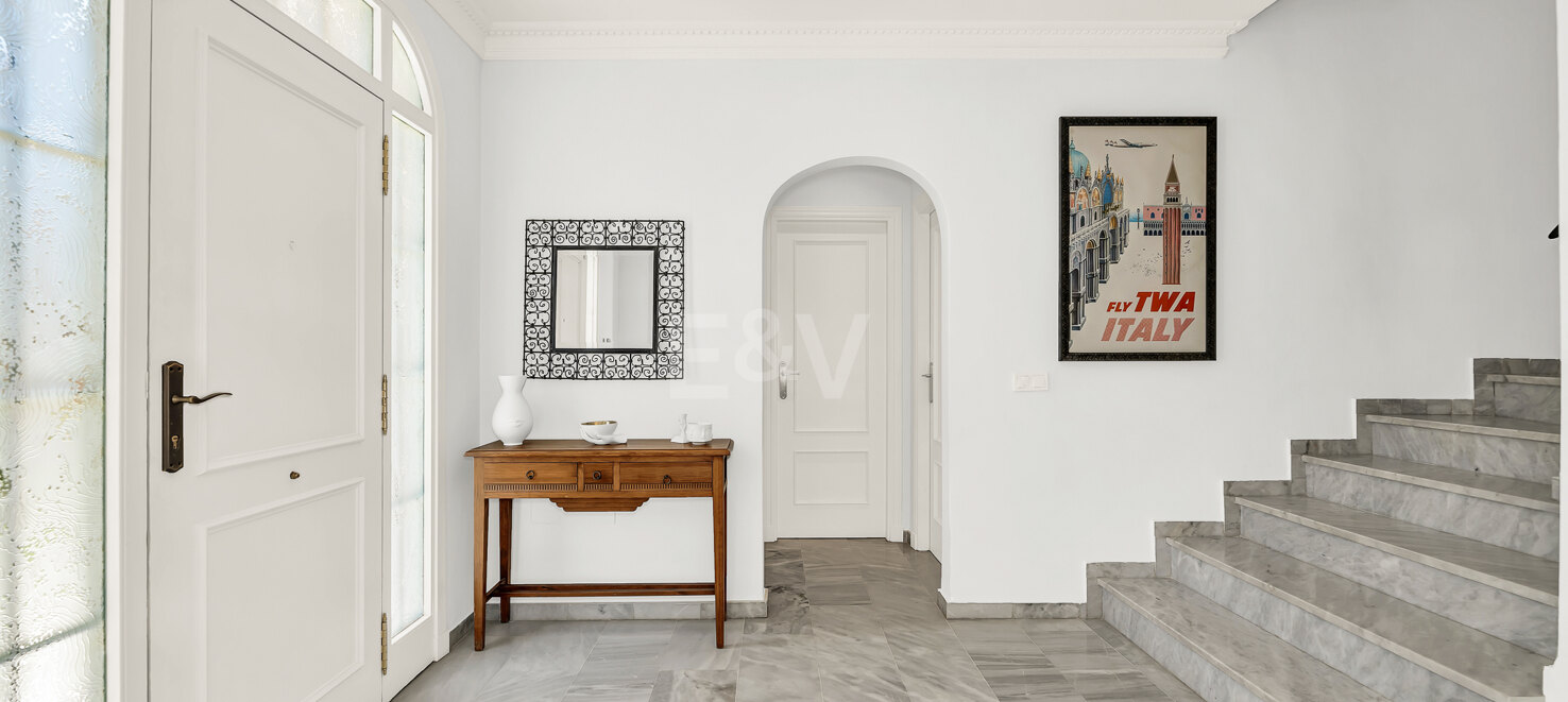 Contemporary Family House with Pool, Games Room & Prime Marbella Location