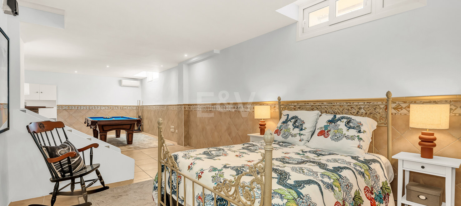 Contemporary Family House with Pool, Games Room & Prime Marbella Location