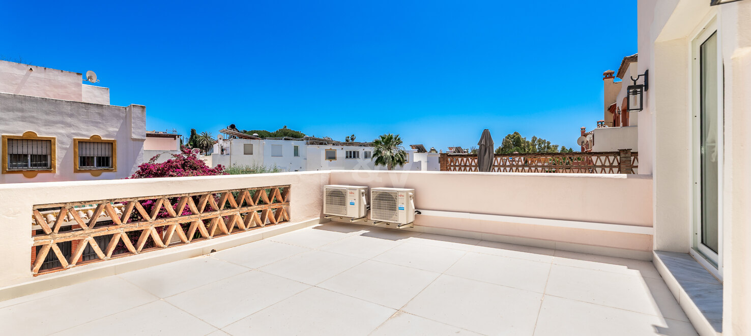Contemporary Family House with Pool, Games Room & Prime Marbella Location