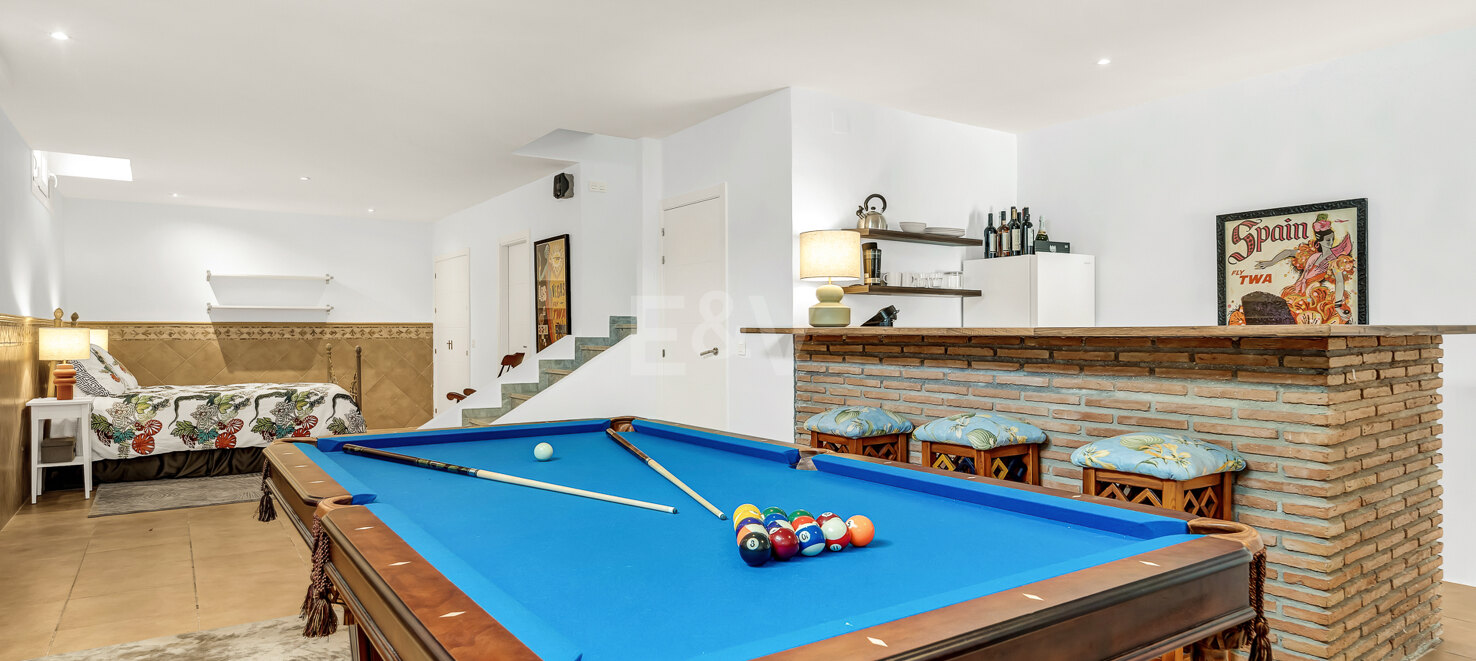 Contemporary Family House with Pool, Games Room & Prime Marbella Location