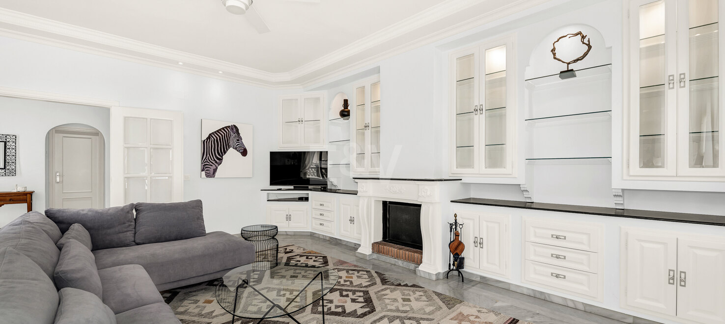 Contemporary Family House with Pool, Games Room & Prime Marbella Location