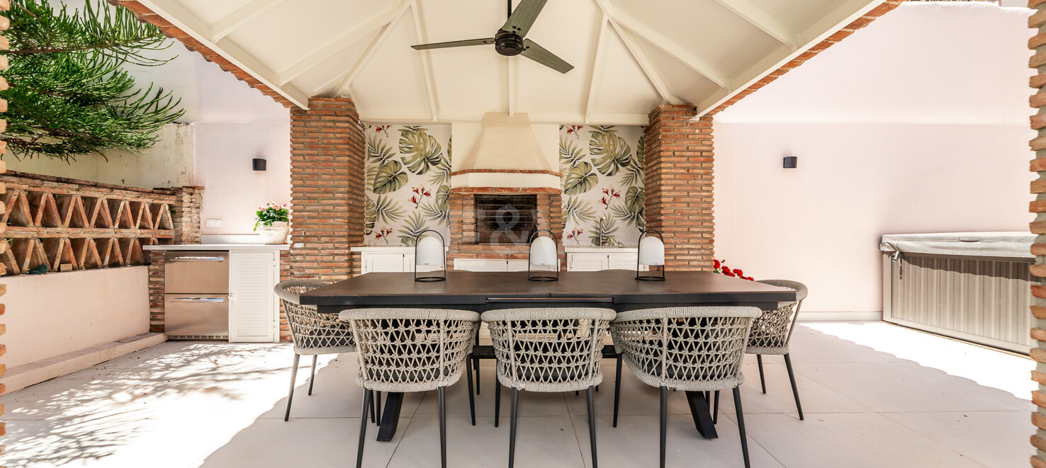 Contemporary Family House with Pool, Games Room & Prime Marbella Location