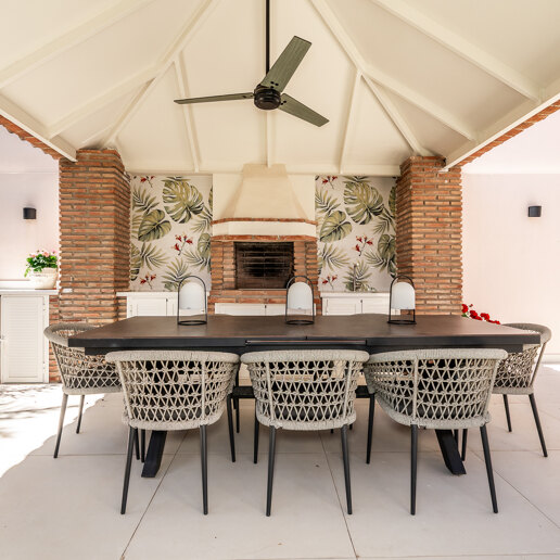 Contemporary Family House with Pool, Games Room & Prime Marbella Location