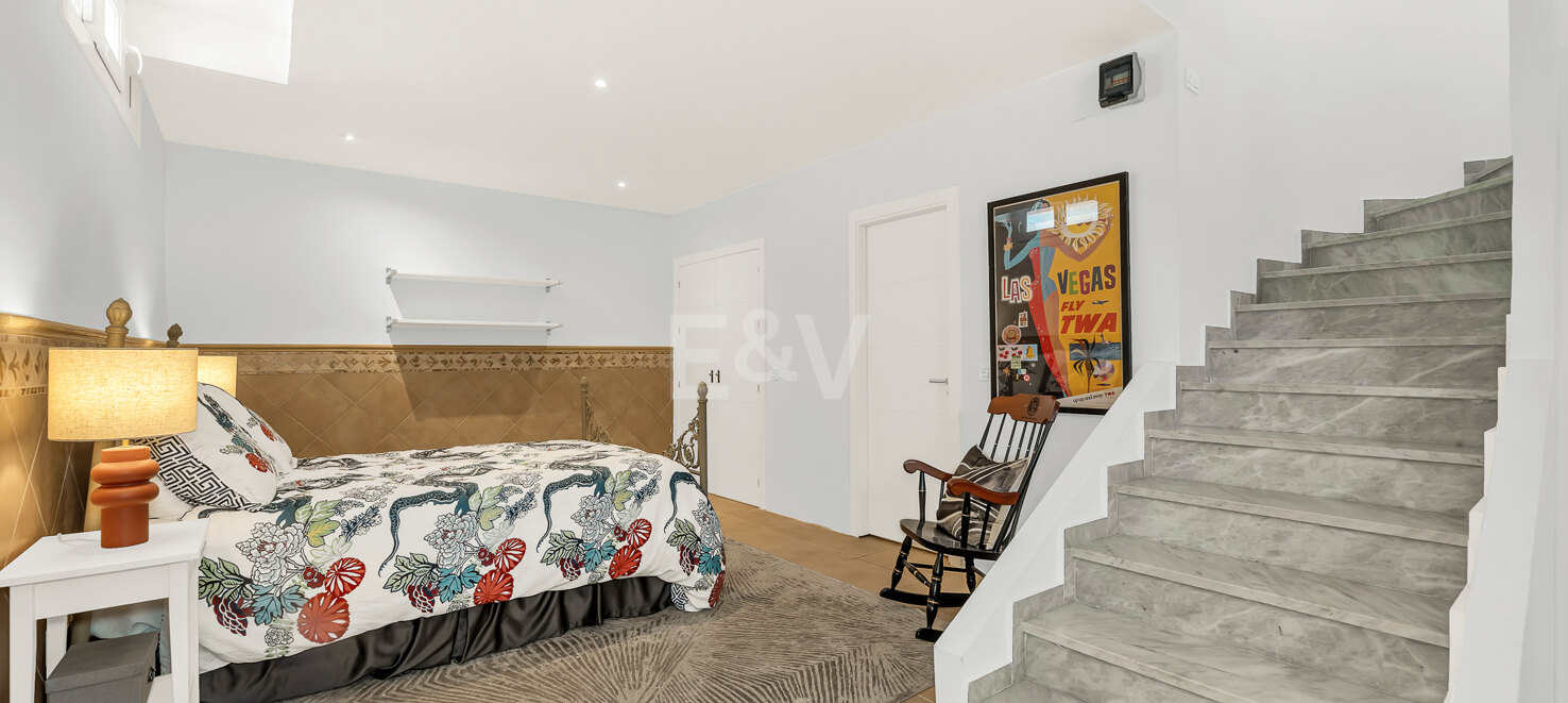 Contemporary Family House with Pool, Games Room & Prime Marbella Location