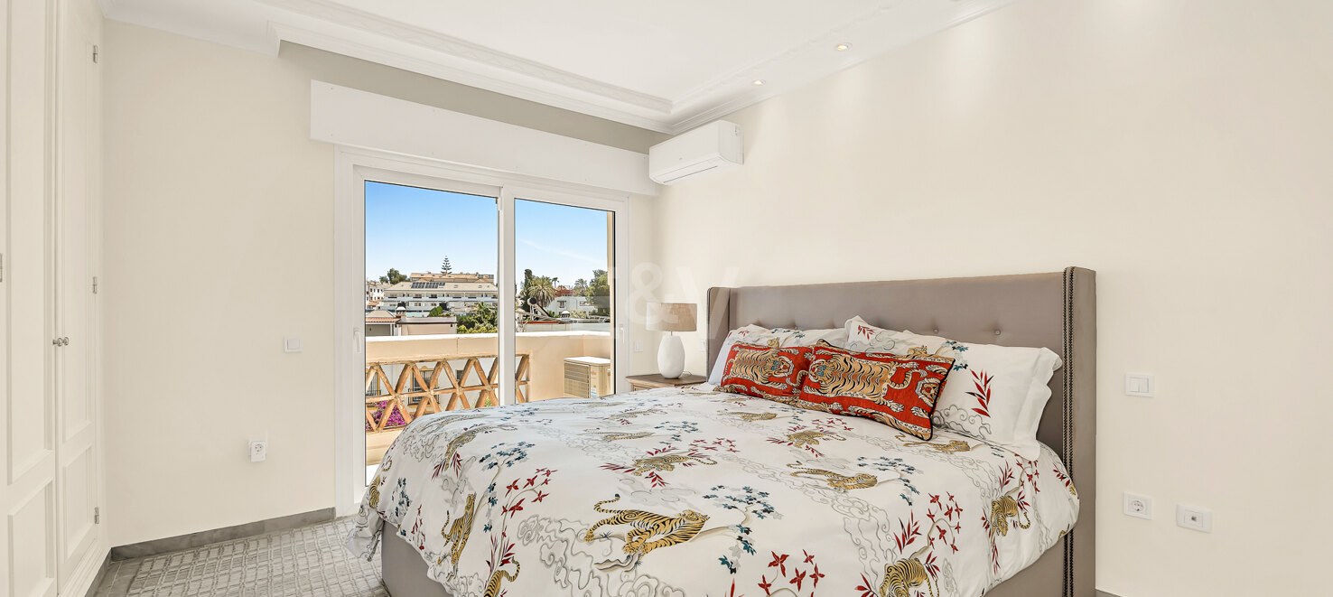 Contemporary Family House with Pool, Games Room & Prime Marbella Location