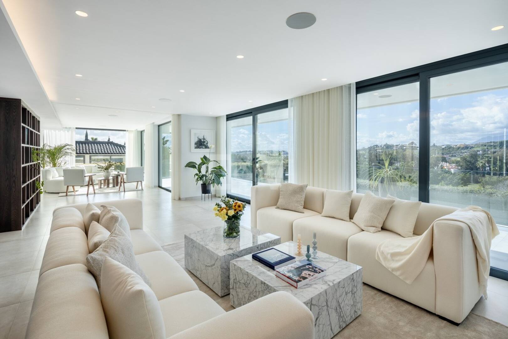 Villa exclusiva en primera línea de golf con vistas panorámicas y lujo contemporáneo