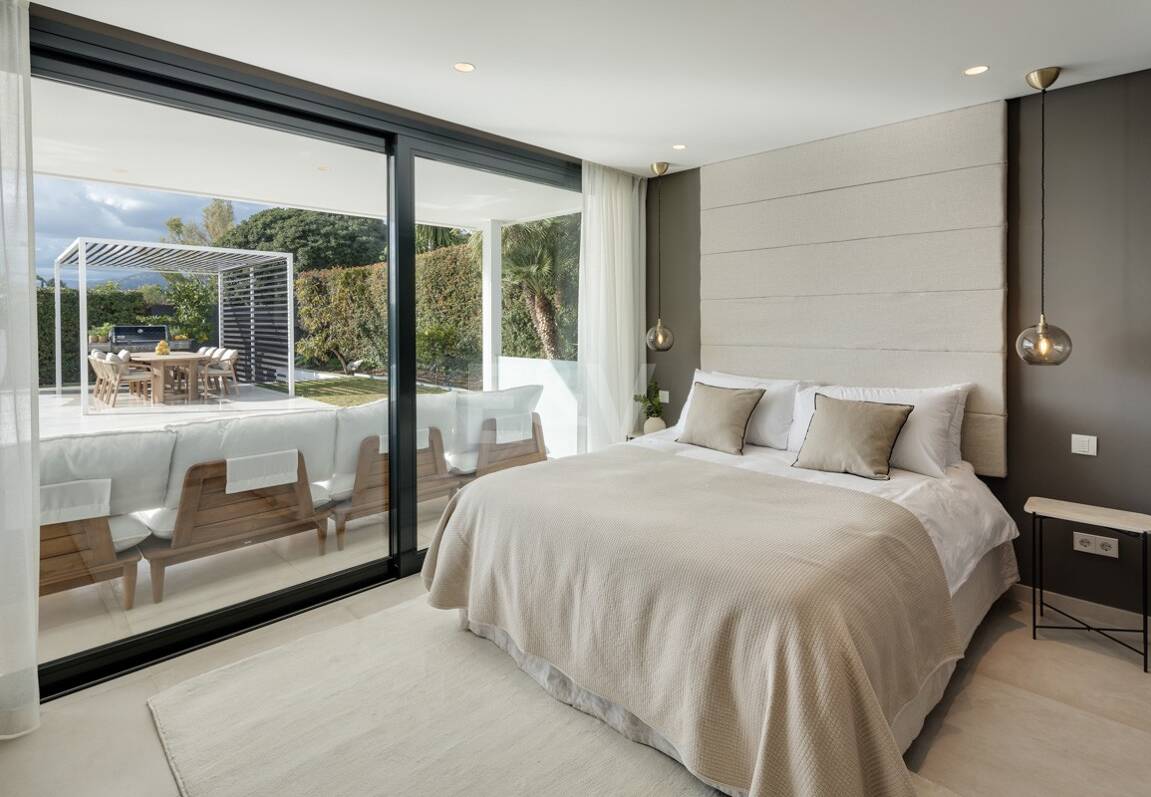 Villa exclusiva en primera línea de golf con vistas panorámicas y lujo contemporáneo