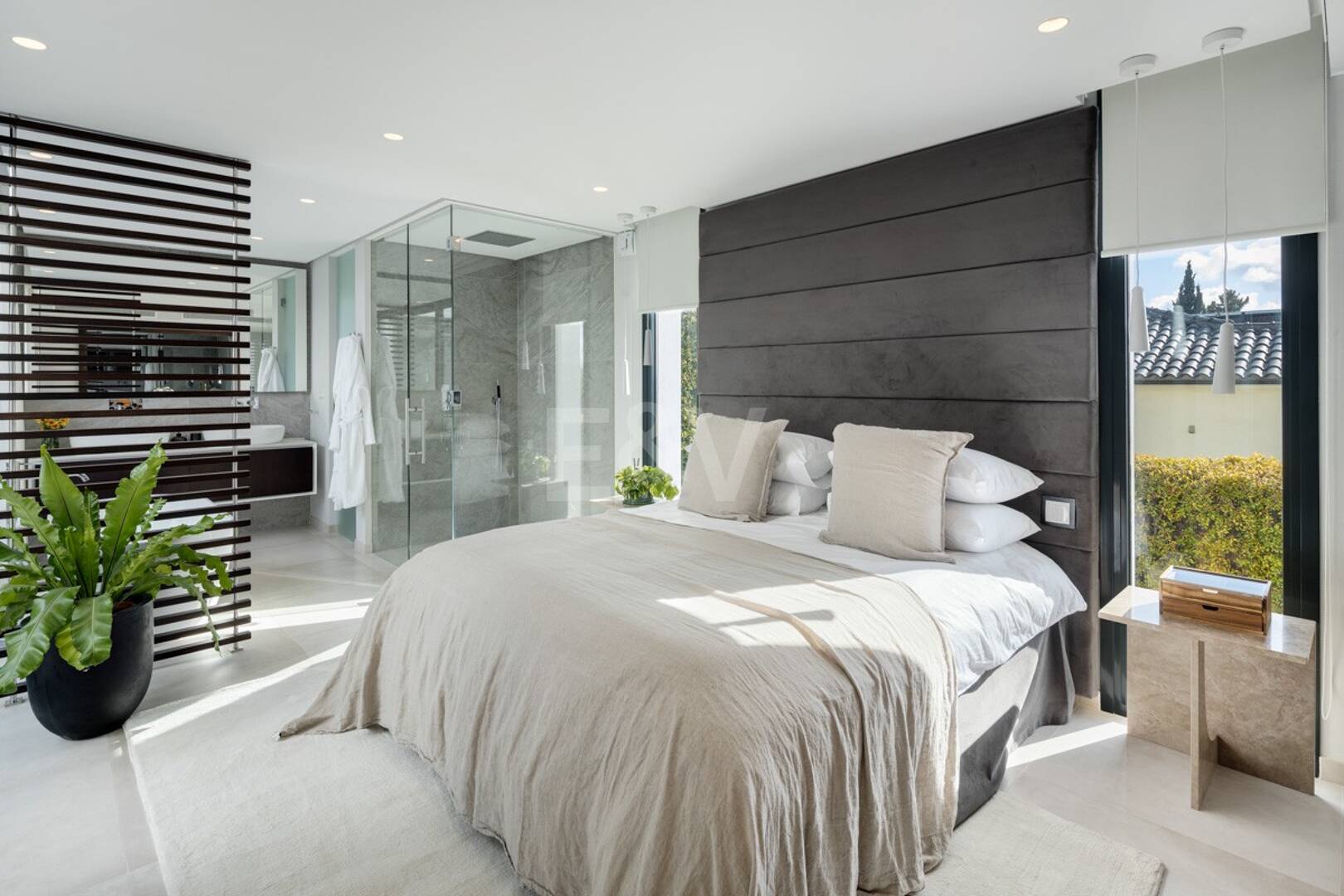 Villa exclusiva en primera línea de golf con vistas panorámicas y lujo contemporáneo