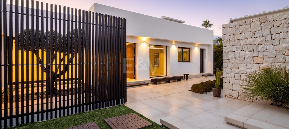 Exclusive Frontline Golf Villa with Panoramic Views & Contemporary Luxury