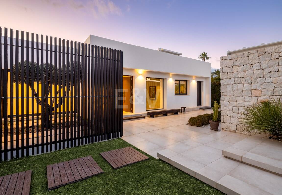 Villa exclusiva en primera línea de golf con vistas panorámicas y lujo contemporáneo