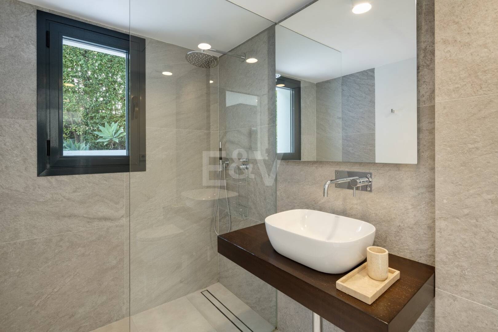 Villa exclusiva en primera línea de golf con vistas panorámicas y lujo contemporáneo