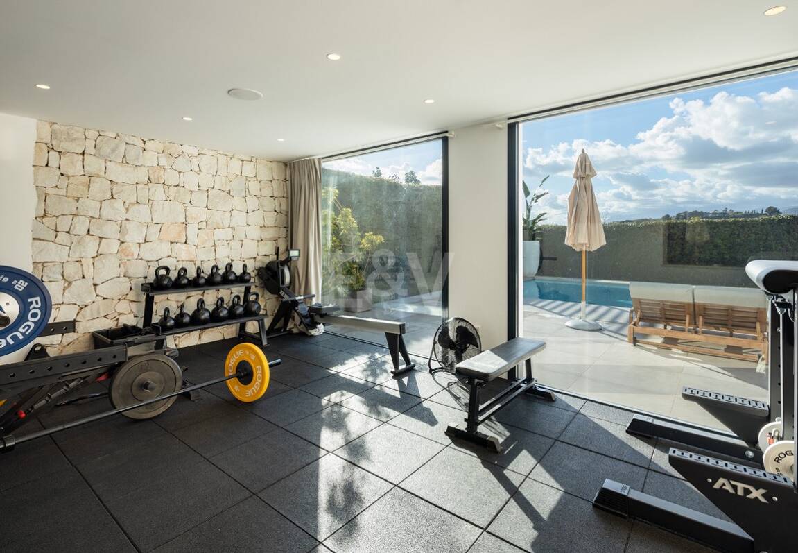 Villa exclusiva en primera línea de golf con vistas panorámicas y lujo contemporáneo