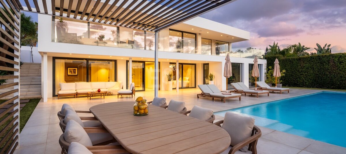 Exclusive Frontline Golf Villa with Panoramic Views & Contemporary Luxury