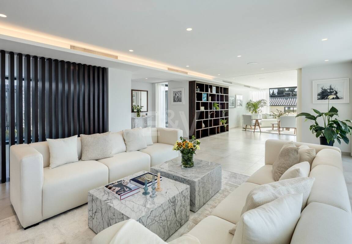 Villa exclusiva en primera línea de golf con vistas panorámicas y lujo contemporáneo