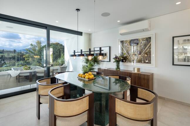 Villa exclusiva en primera línea de golf con vistas panorámicas y lujo contemporáneo