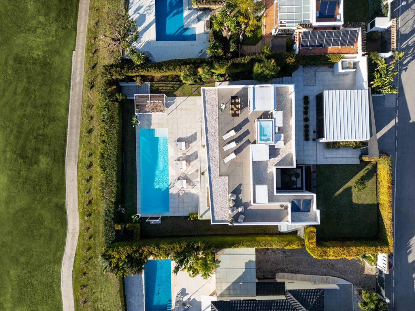 Villa exclusiva en primera línea de golf con vistas panorámicas y lujo contemporáneo