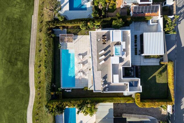 Villa exclusiva en primera línea de golf con vistas panorámicas y lujo contemporáneo