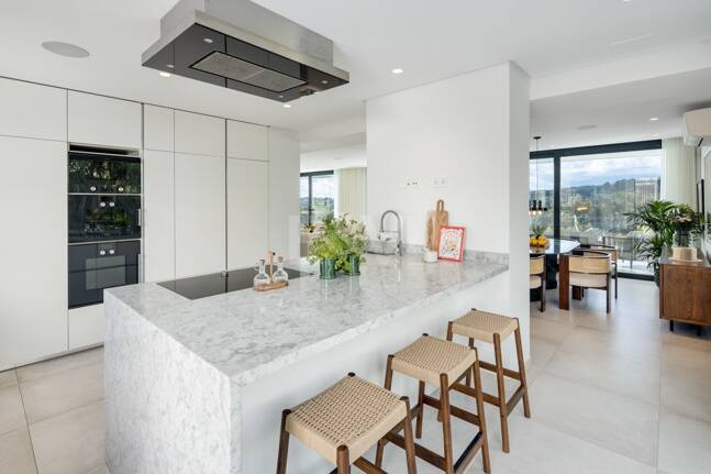 Villa exclusiva en primera línea de golf con vistas panorámicas y lujo contemporáneo