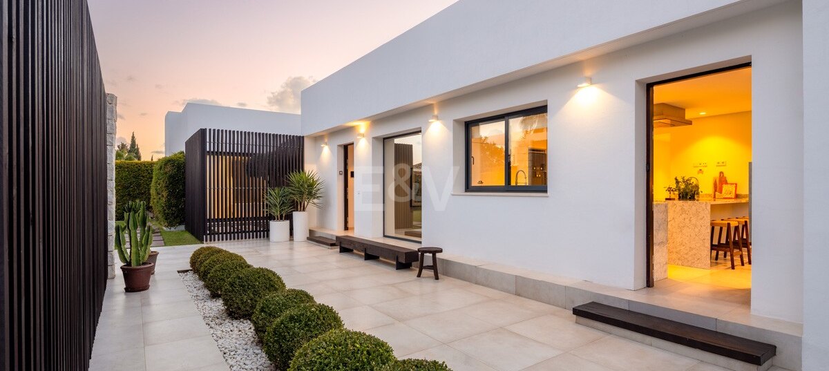 Exclusive Frontline Golf Villa with Panoramic Views & Contemporary Luxury