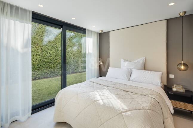 Villa exclusiva en primera línea de golf con vistas panorámicas y lujo contemporáneo