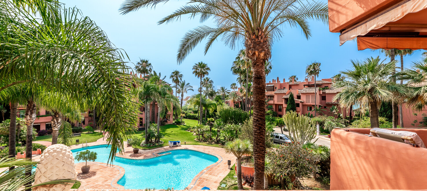 Bright Beachside Holiday Apartment in Alicate Playa