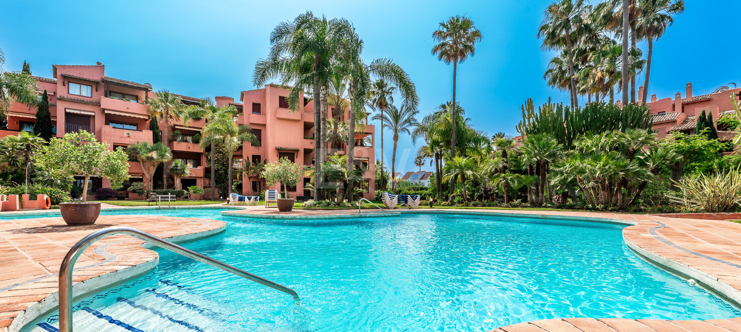 Bright Beachside Holiday Apartment in Alicate Playa