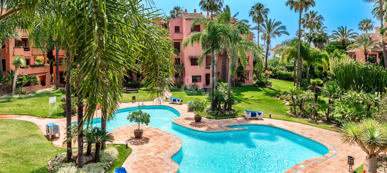 Bright Beachside Holiday Apartment in Alicate Playa