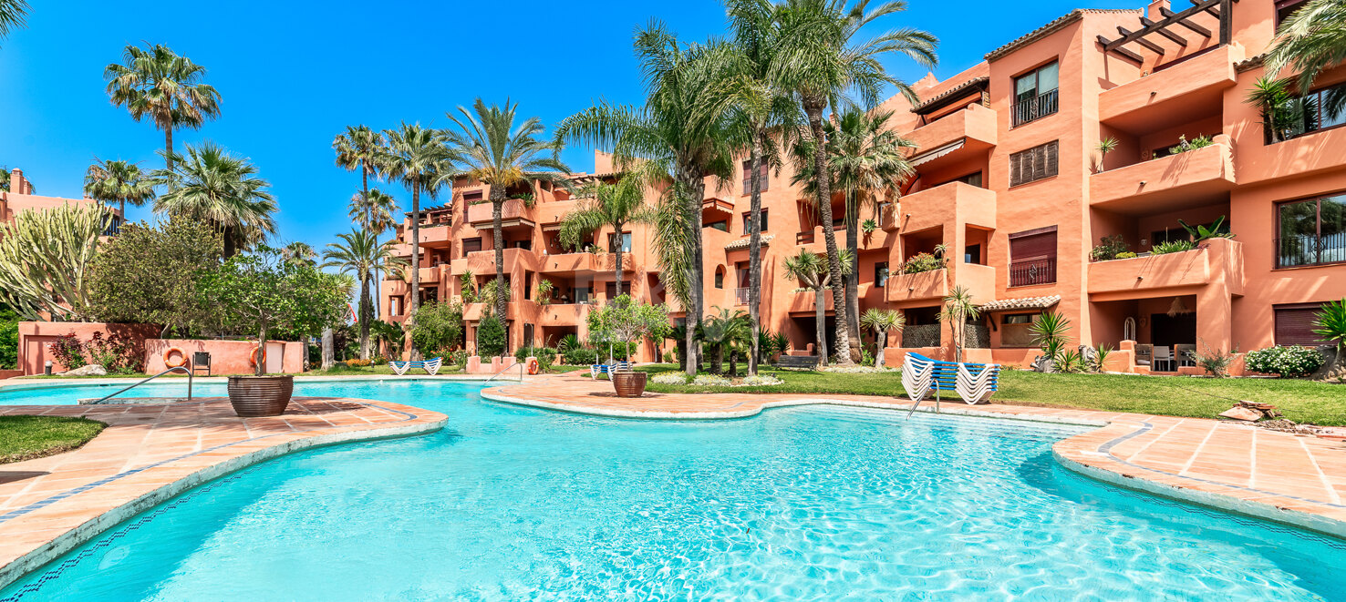 Bright Beachside Holiday Apartment in Alicate Playa