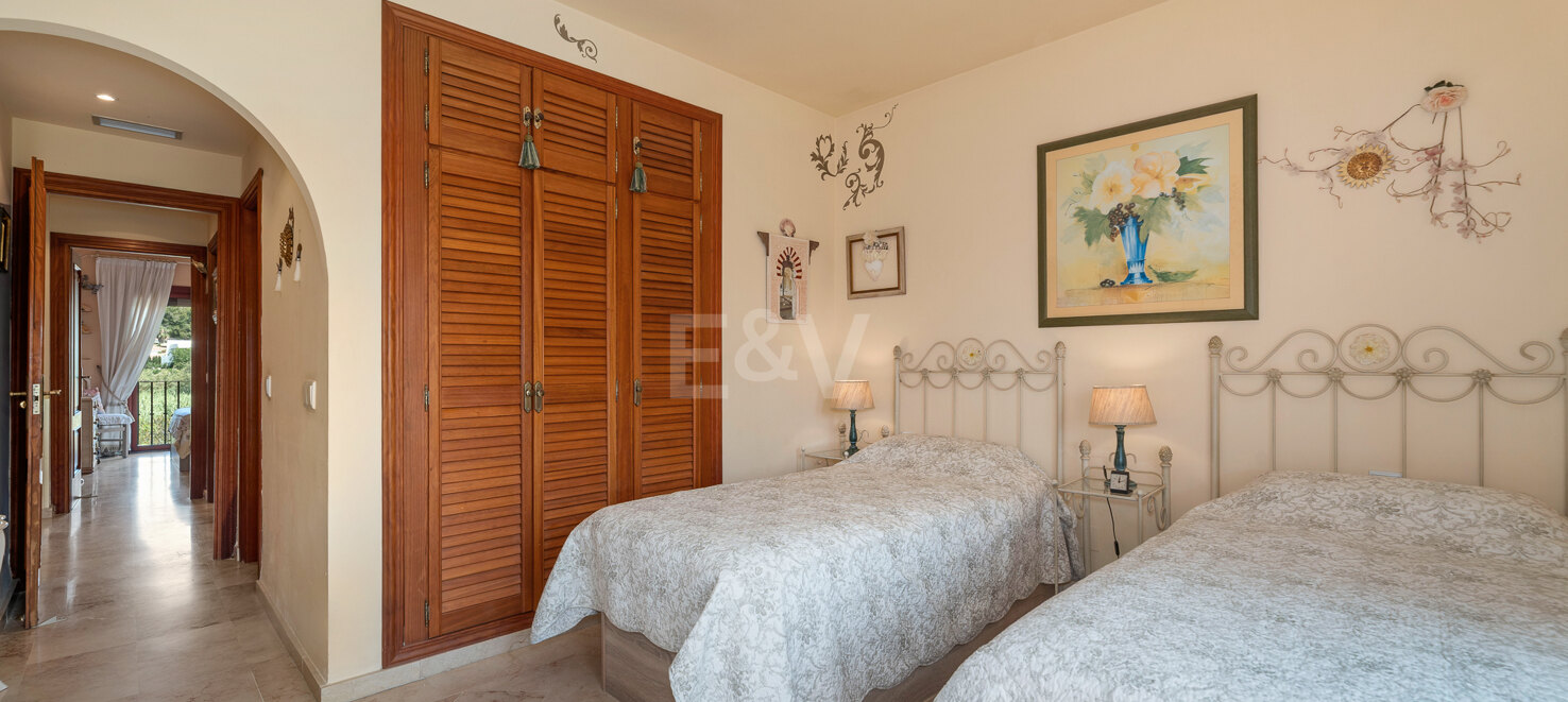 Bright Beachside Holiday Apartment in Alicate Playa