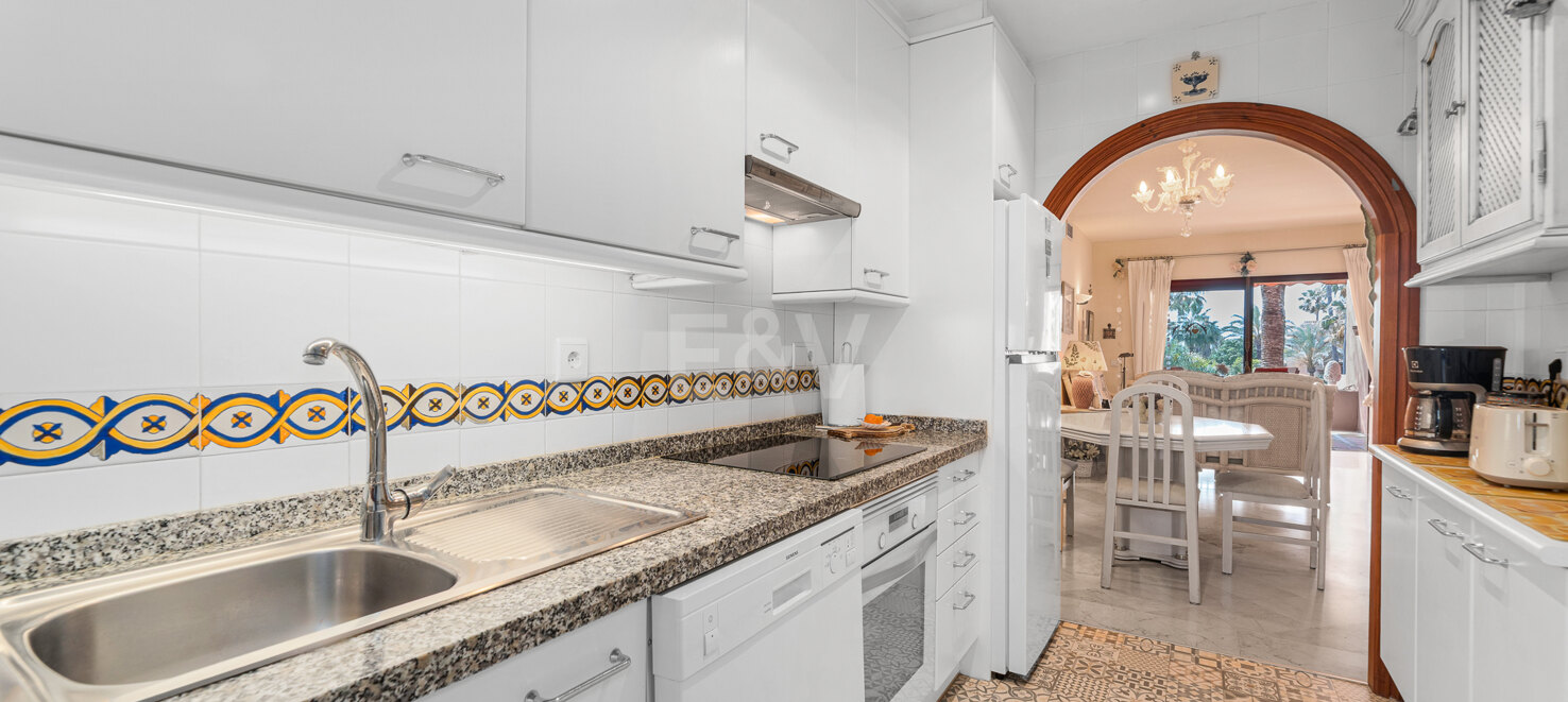 Bright Beachside Holiday Apartment in Alicate Playa