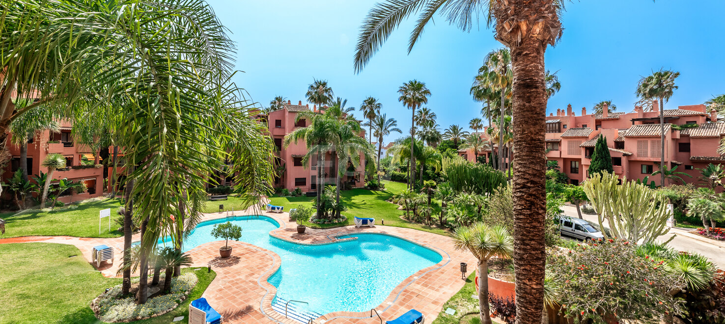 Bright Beachside Holiday Apartment in Alicate Playa