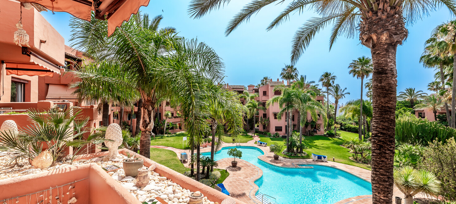 Bright Beachside Holiday Apartment in Alicate Playa
