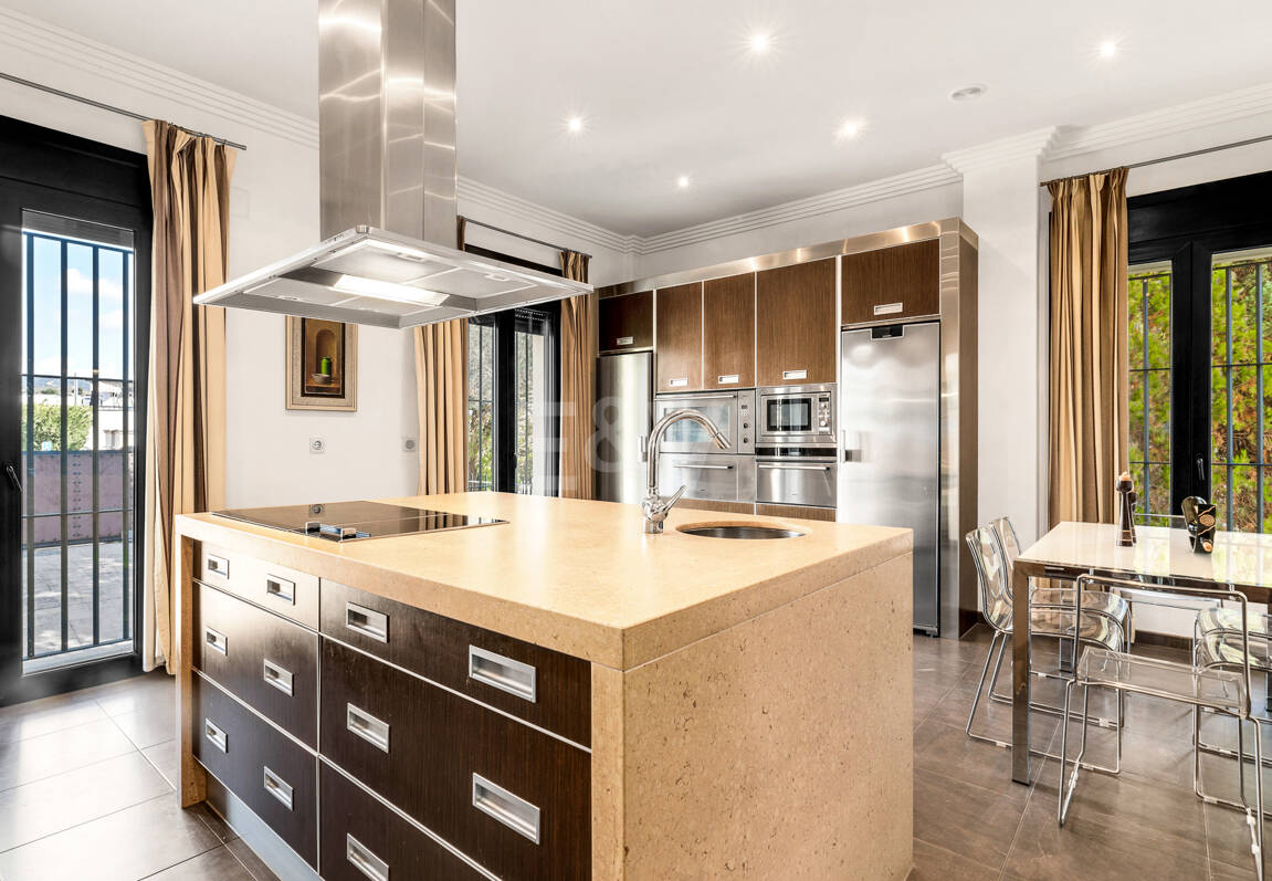 Villa de luxe avec vue spectaculaire sur la mer à Santa Clara, Marbella