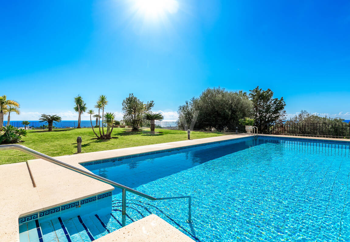 Villa de luxe avec vue spectaculaire sur la mer à Santa Clara, Marbella