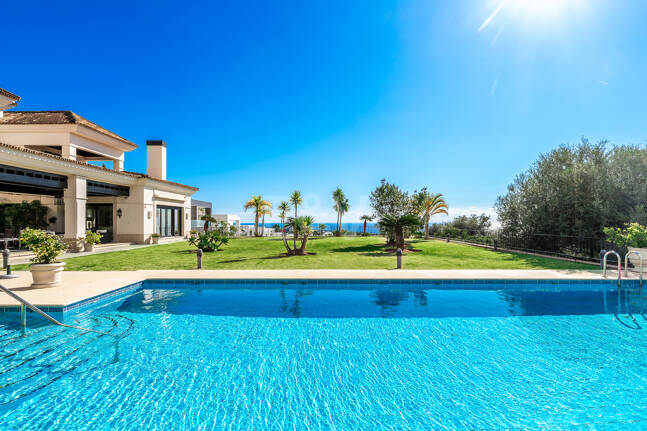 Villa de luxe avec vue spectaculaire sur la mer à Santa Clara, Marbella