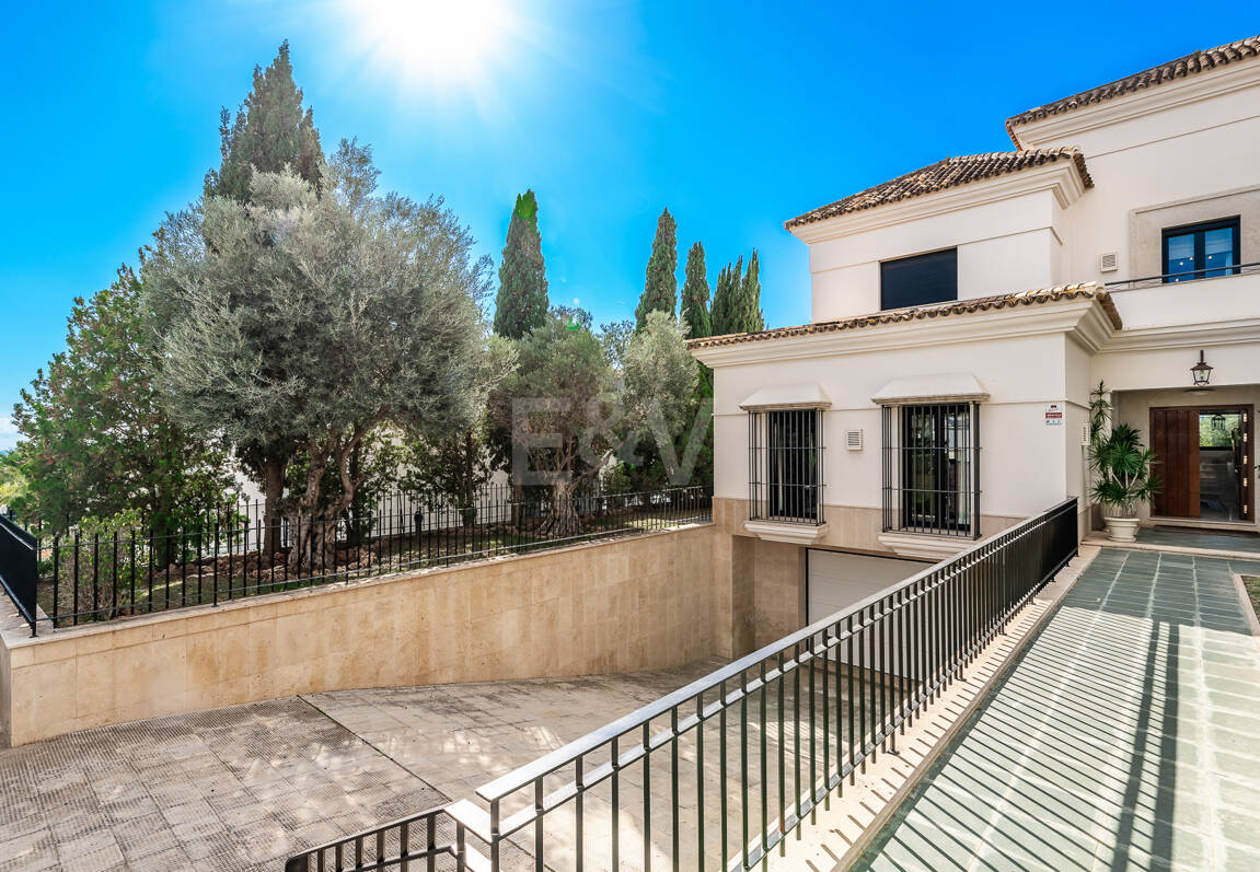 Villa de luxe avec vue spectaculaire sur la mer à Santa Clara, Marbella
