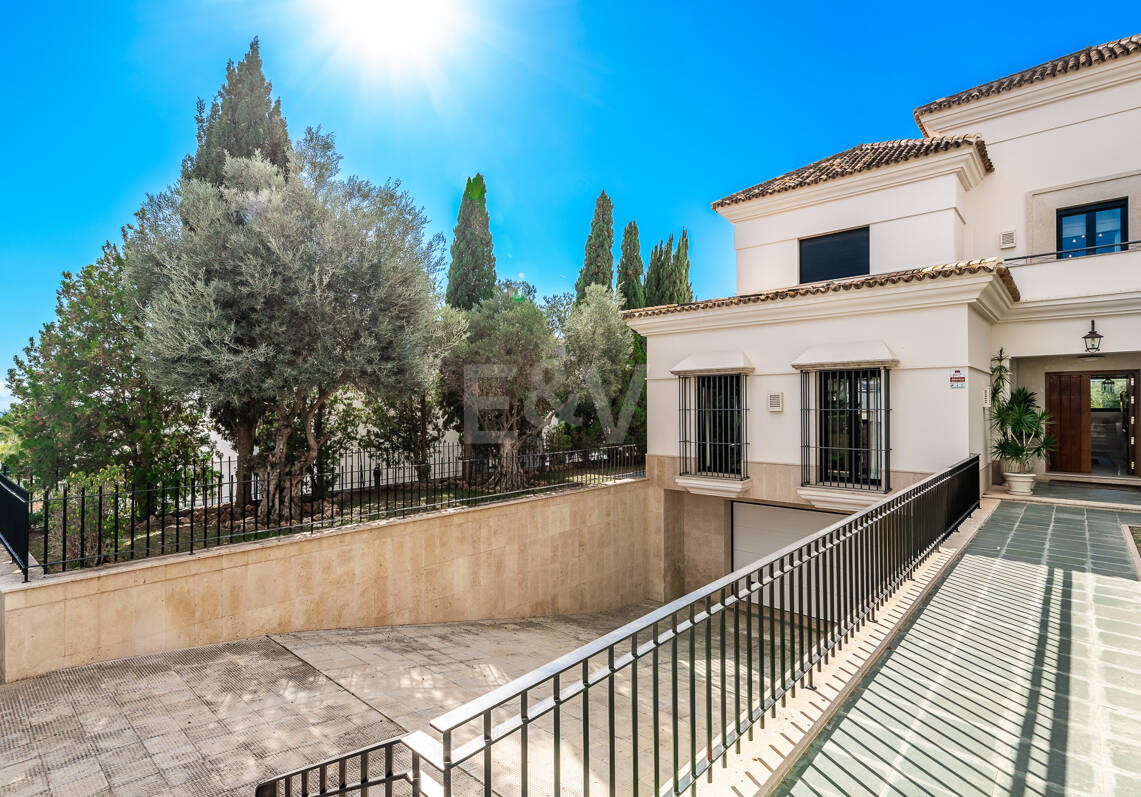 Villa de luxe avec vue spectaculaire sur la mer à Santa Clara, Marbella