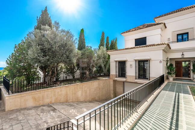 Villa de luxe avec vue spectaculaire sur la mer à Santa Clara, Marbella