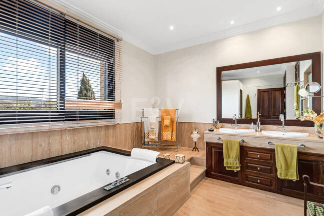 Villa de luxe avec vue spectaculaire sur la mer à Santa Clara, Marbella