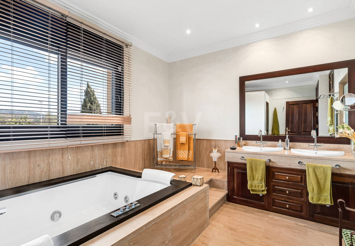 Villa de luxe avec vue spectaculaire sur la mer à Santa Clara, Marbella