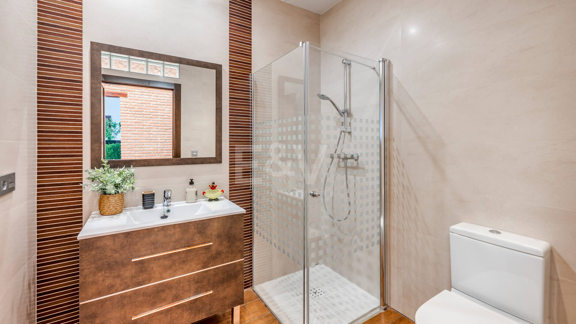 Villa avec jardin et piscine privée à seulement quelques minutes de la mer disponible pour la location à long terme