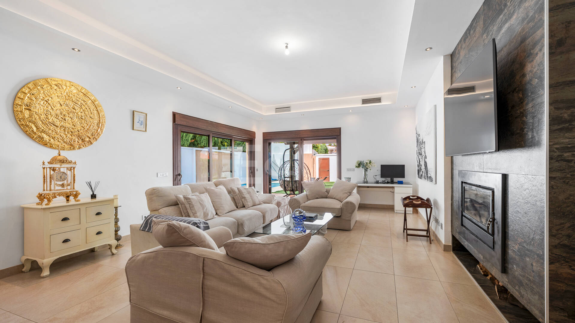 Villa avec jardin et piscine privée à seulement quelques minutes de la mer disponible pour la location à long terme