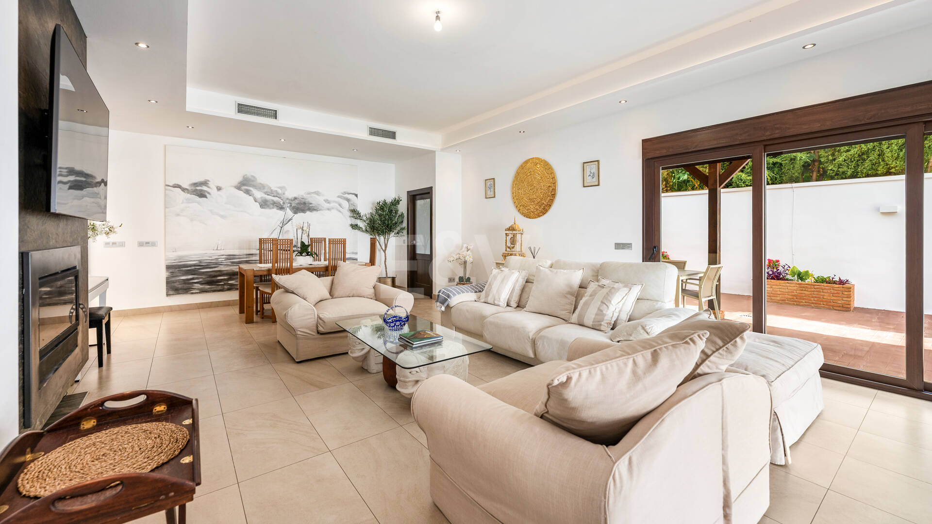 Villa avec jardin et piscine privée à seulement quelques minutes de la mer disponible pour la location à long terme