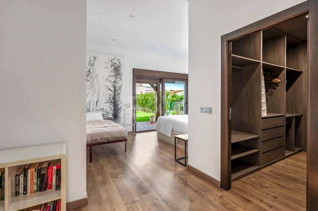 Villa avec jardin et piscine privée à seulement quelques minutes de la mer disponible pour la location à long terme